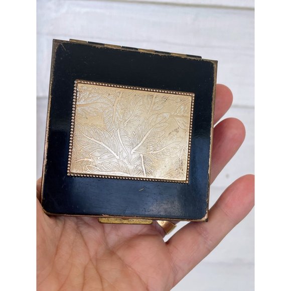 VIntage 1940s Black Enamel Brass Powder Compact With Mirror - Picture 3 of 12